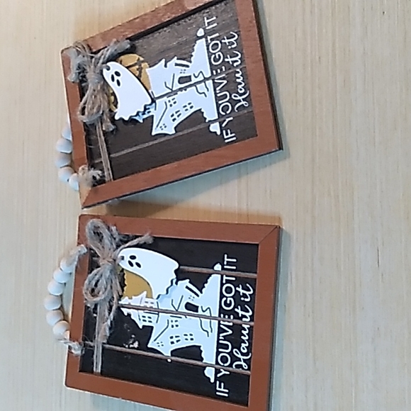 2 Wooden Halloween Signs w flying ghost. If you've got it Haunt it. 4x5 inches - Picture 1 of 4
